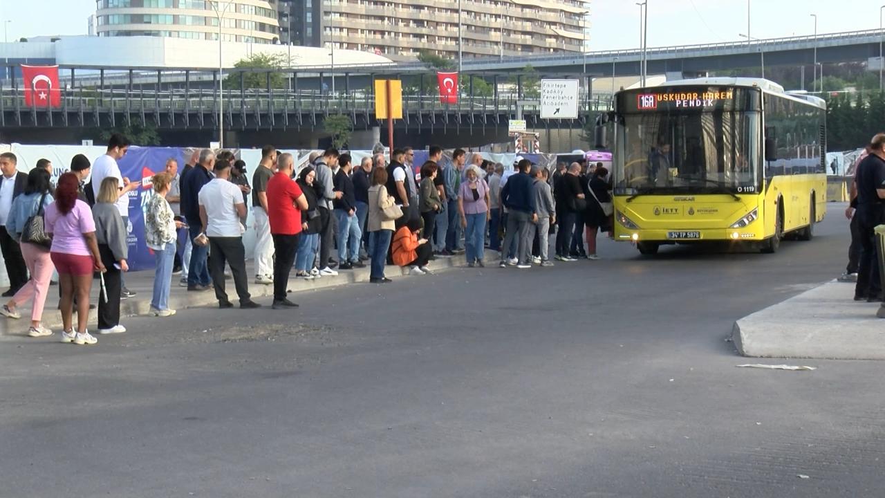 İstanbul'da Özel Halk Otobüsleri iş bıraktı