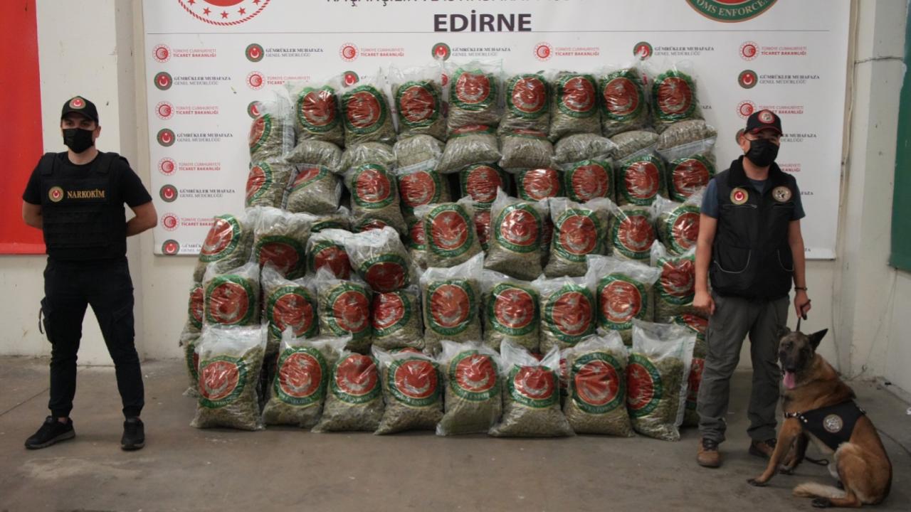 Gümrük Muhafaza ekipleri 418 milyon TLlik uyuşturucu ile kaçak eşya ele geçirdi