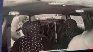 Silahla tehdit ettiği taksiciyi gasp etti