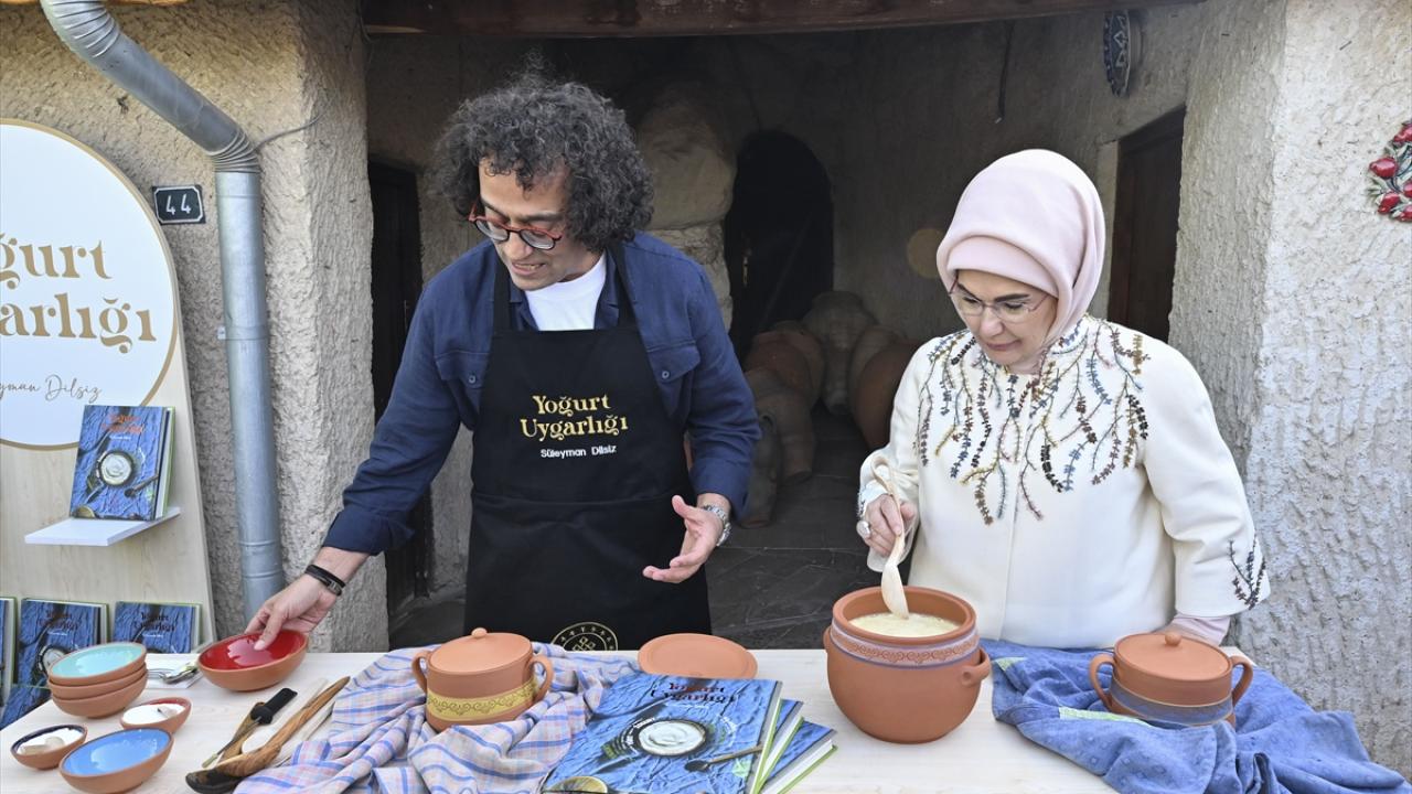 Emine Erdoğan, Nevşehir'de yoğurt mayaladı
