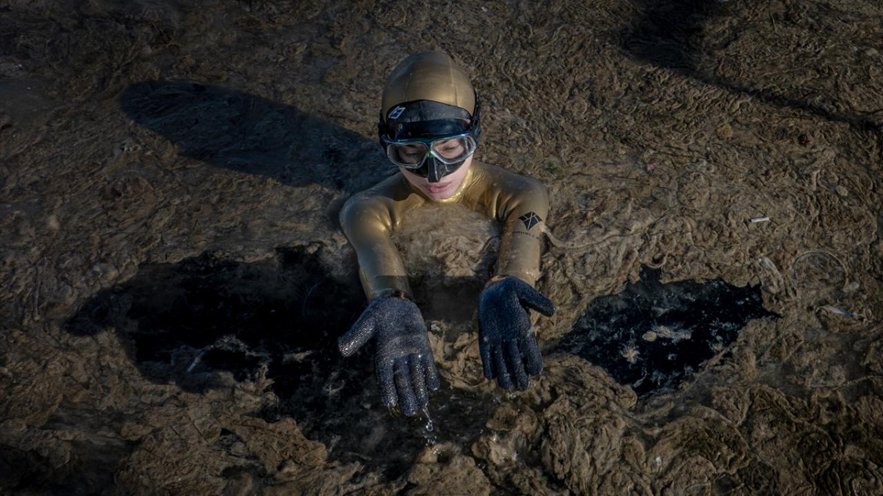 "Suyun altı ve denizlerimiz can çekişiyor"