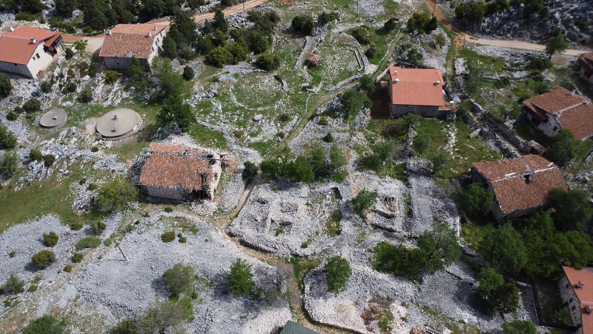 Tarihi Sarıhacılar Camisi ile düğmeli evler de güzergahta