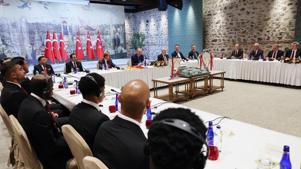 Cumhurbaşkanı Erdoğan, Galatasaray futbol takımını kabul etti