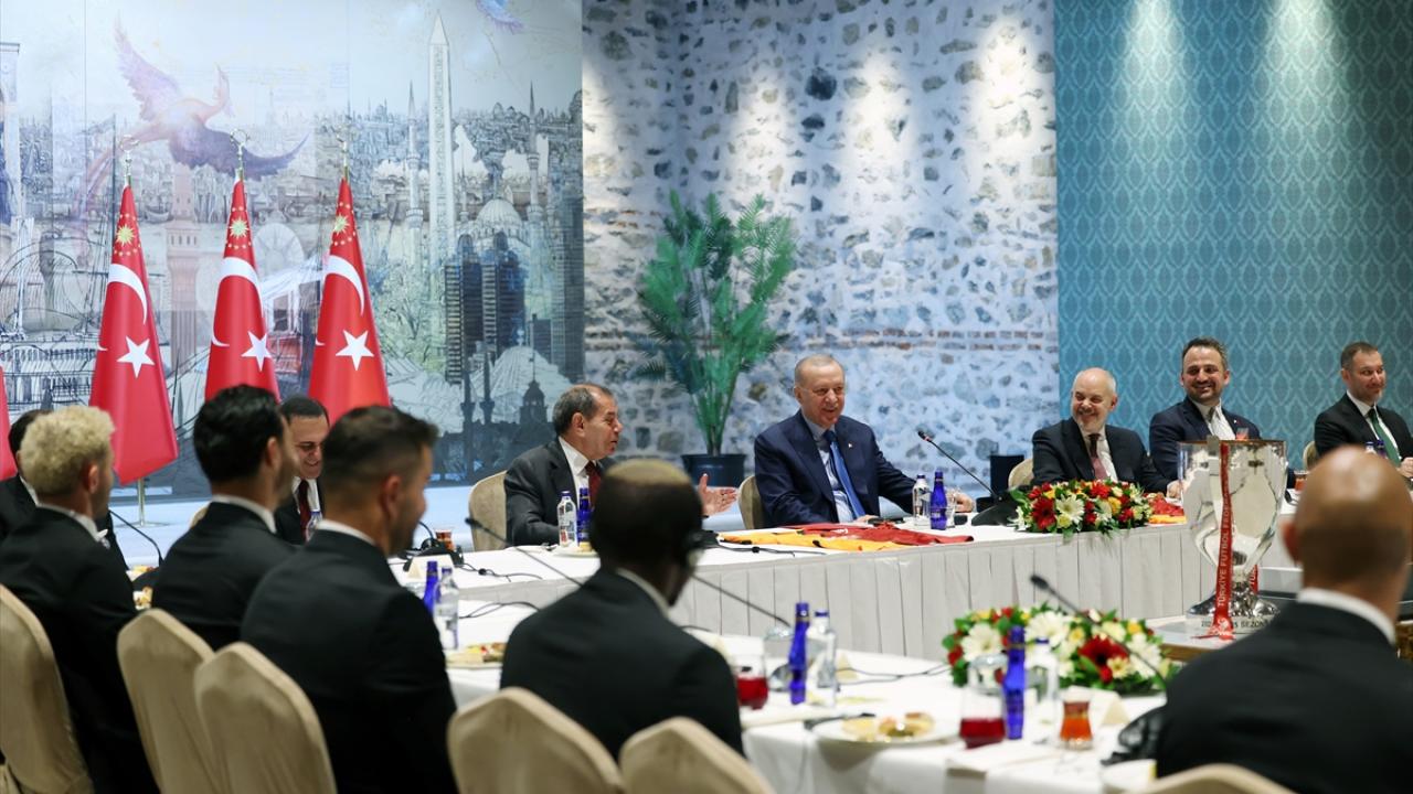 Cumhurbaşkanı Erdoğan, Galatasaray futbol takımını kabul etti
