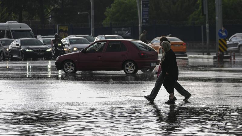 ولاية أنقرة تحذر: أمطار غزيرة وثلوج مرتقبة غداً