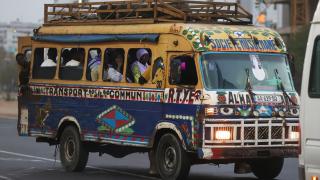 Dakar'da 'tekerlekli' sokak sanatı: 'Car rapide' dolmuşları