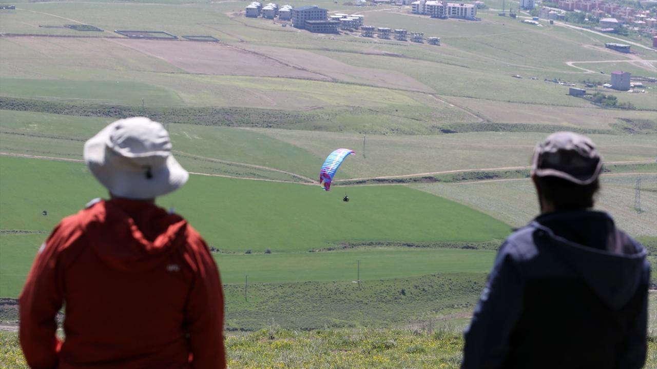 "İki göl, iki mavinin arasında kanatlarımızın süzülüşünü izliyoruz"