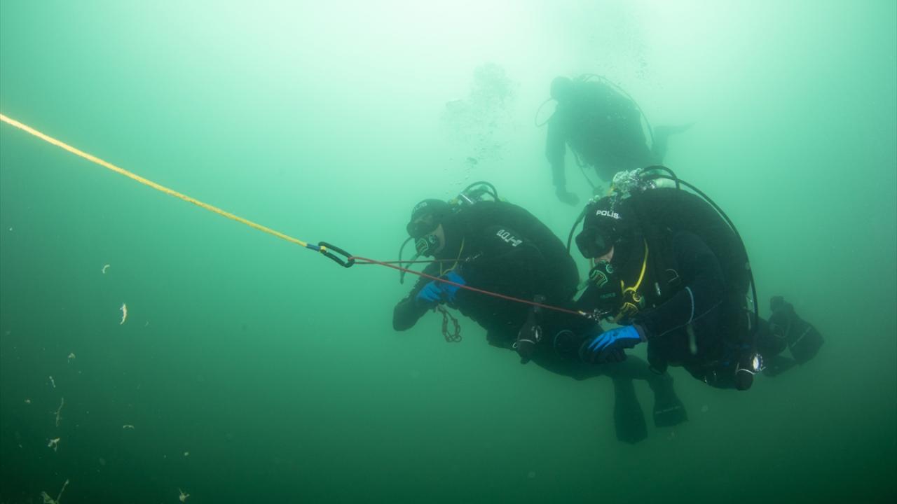 Ana görevleri suç delilini sudan çıkarmak