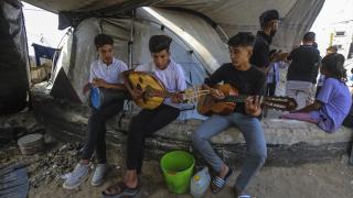 Çadır kentteki müzik okulu Gazzeli çocuklara umut aşılıyor