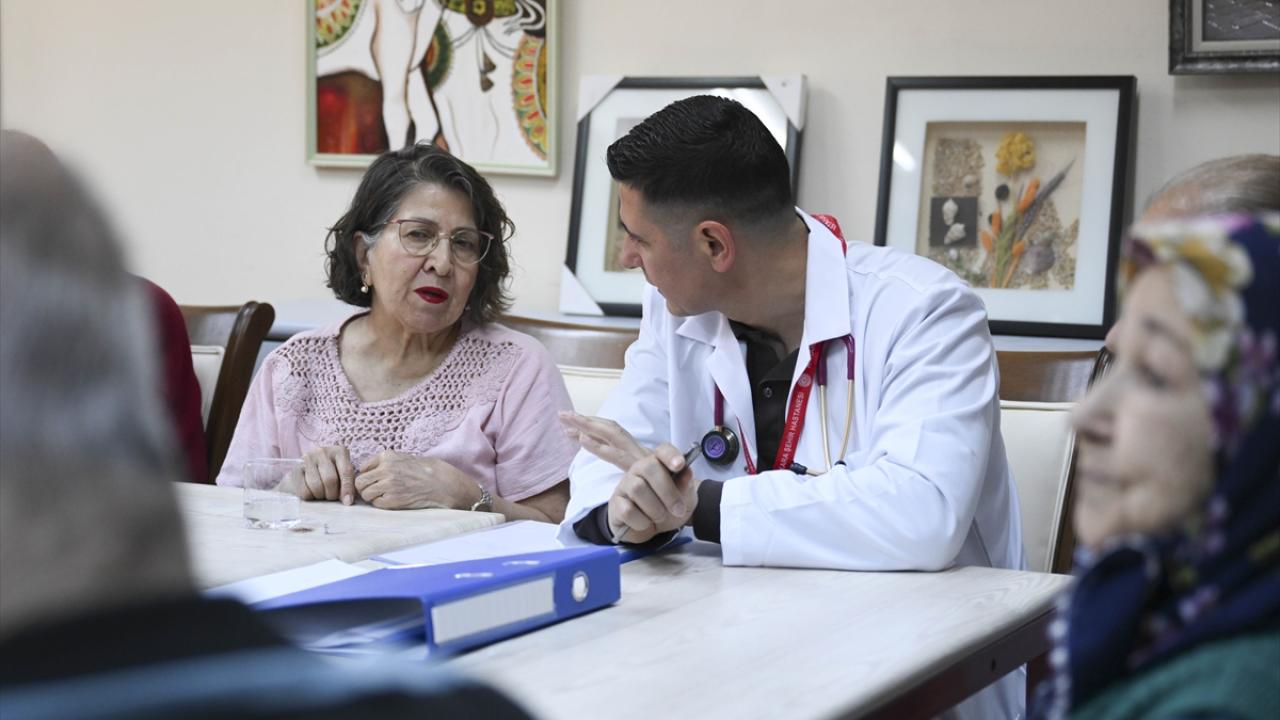 Huzurevi sakinlerine yerinde sağlık hizmeti yapıldı