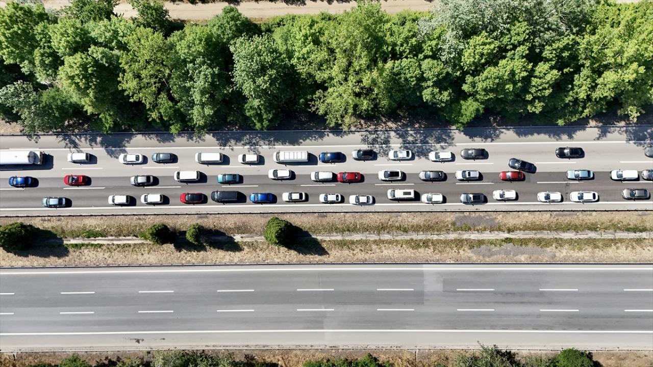 Anadolu Otoyolu'nda bayram tatili hareketliliği yaşanıyor