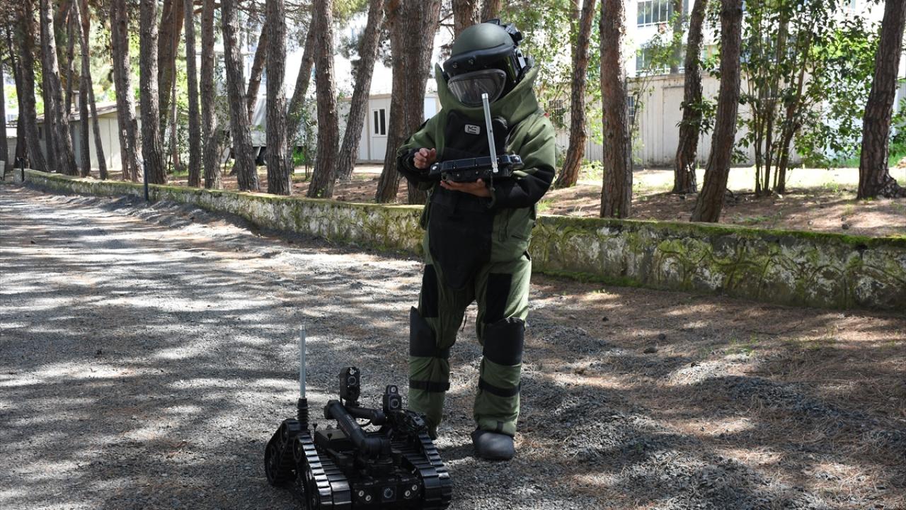 Bomba uzaktan müdahale aracı "TMR-II Halil" jandarmanın hayat kurtaran yardımcısı