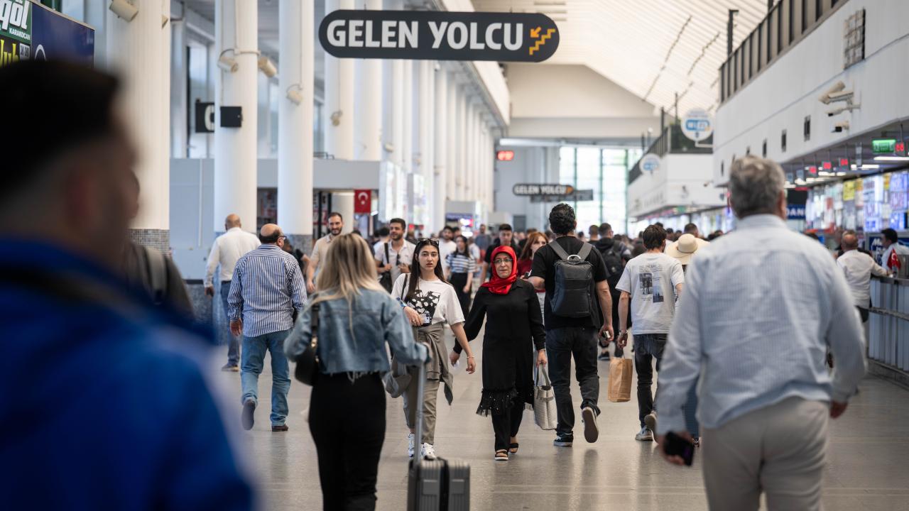 "Yollar kalabalık, bugün 3 saat gecikmeli geldik"
