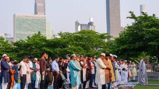 Müslümanlar bayram namazı kıldı