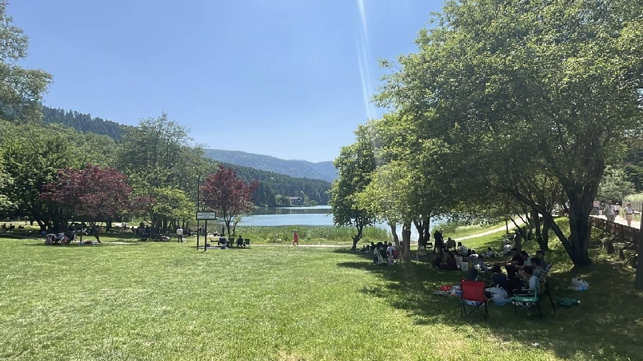 Bolu Gölcük Tabiat Parkı, bayram tatilinin son gününde misafirlerini ağırladı