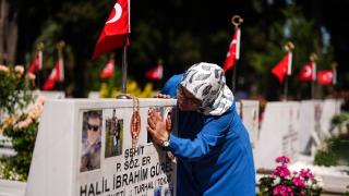 Edirnekapı Şehitliği'nde bayram ziyaretleri