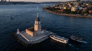 İstanbul Boğazı'nın incisi Kız Kulesi, havadan görüntülendi