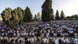 On binlerce Müslüman bayram namazını Mescid-i Aksa'da kıldı
