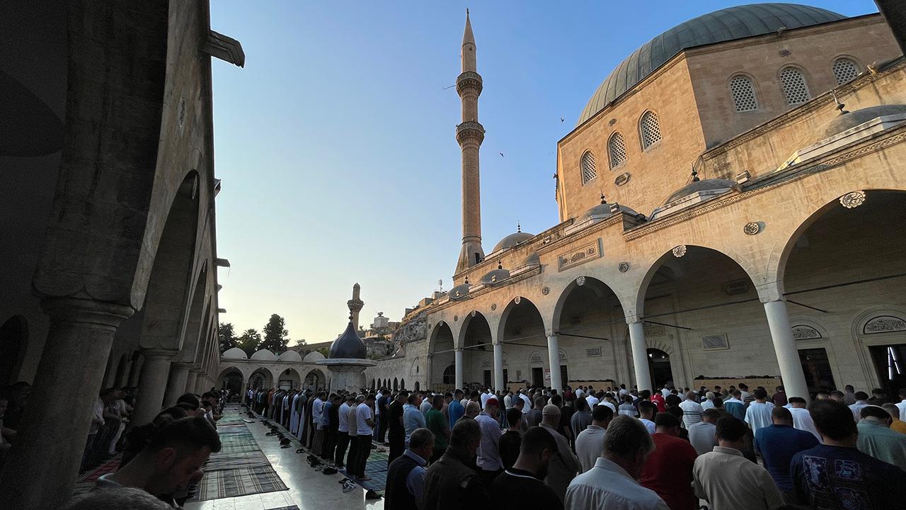 Bayram namazında camiler doldu