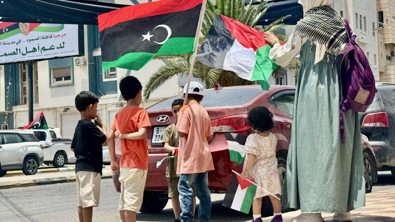 Misratalılar ve aktivistler buluşunca karşılama töreni gösteriye dönüştü