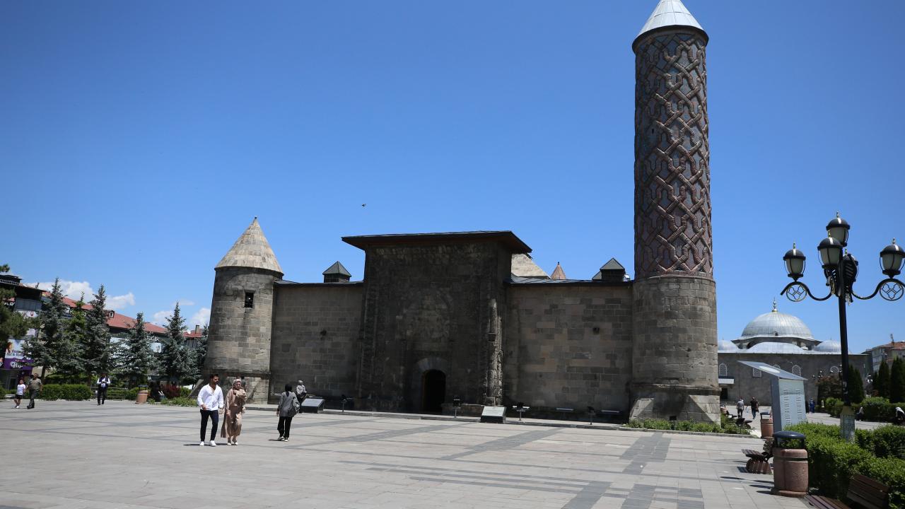 Turizm altyapısına yapılan yatırımlar turist sayısını artırıyor