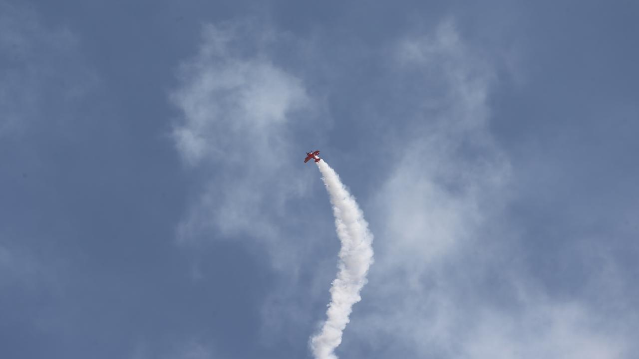 Kadın akrobasi pilotu Şener`den gösteri