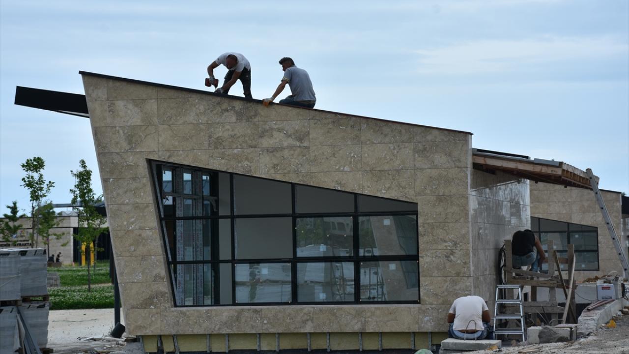 "Hanife Hatun Camii şehrin silüetine de şimdiden büyük katkı sağladı"