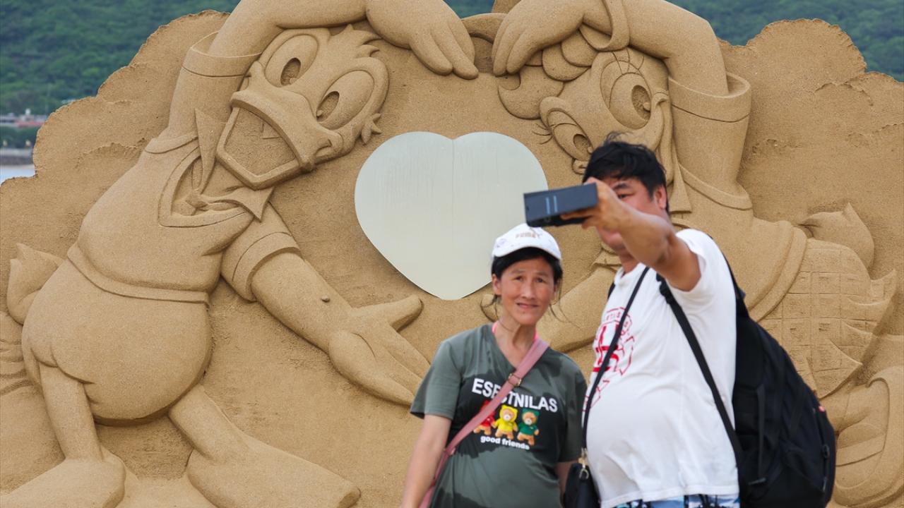 Tayvan’da Disney ve Pixar temalı kum heykelleri sergileniyor