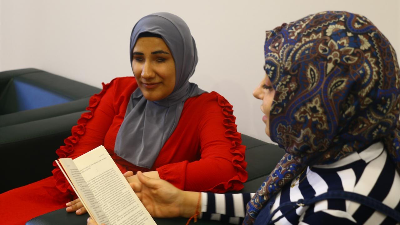 "Kitap okurken zevk alıyorum ve mutlu hissediyorum"