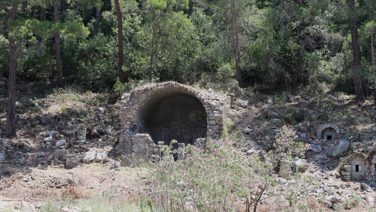 Roma dönemine ait 270`in üzerinde mezar tespit edildi