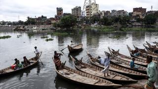 Dakka’da darbe söylentileri yükselirken günlük yaşam sürüyor
