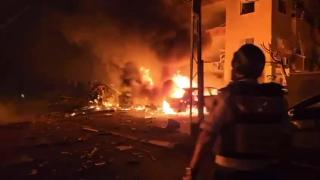 İran'ın füze saldırılarının ardından İsrail'de yangın çıktı