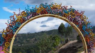 Kolombiya’daki dev bisiklet heykeli bölge turizmine önemli katkı sağlıyor