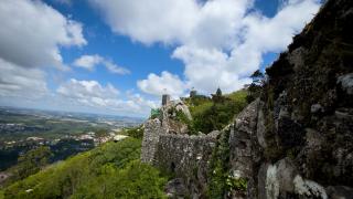 Sintra, renkli sarayları ve tarihi kaleleriyle turistlerin ilgisini çekiyor