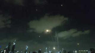 İran, İsrail'e füze saldırısı düzenledi