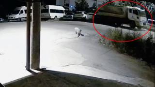 Tunceli'de park halindeyken hareket eden kamyon 5 araca çarptı