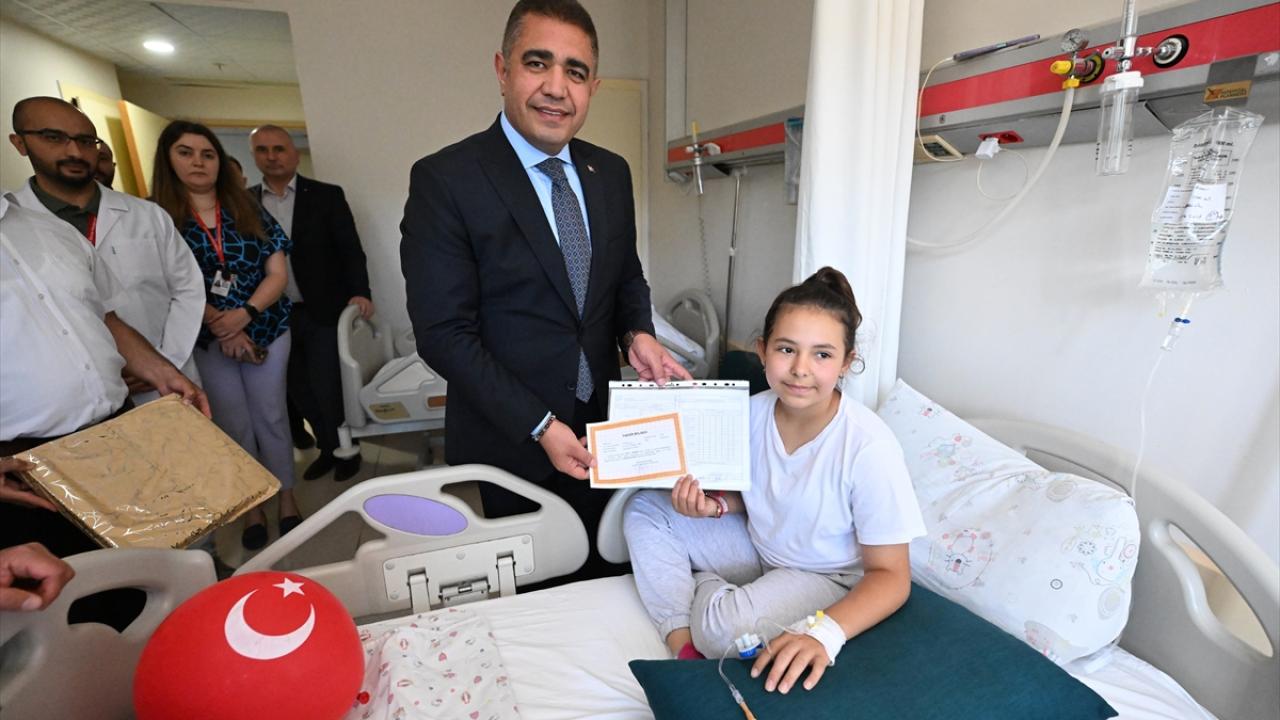 "Karne sevincini onlarla hastane ortamında da olsa paylaşalım istedik"