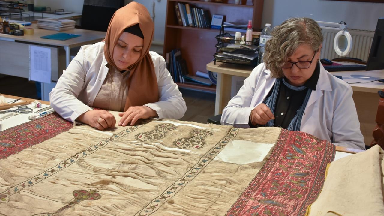 Mevlana'ya ait olduğu değerlendirilen eserler restore ediliyor