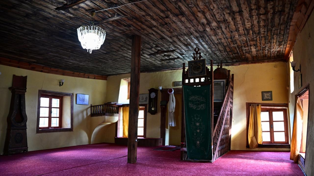 "Mihrabı, minberi ve minaresi özel bir cami"