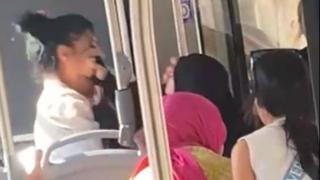 Denizli'de otobüse binen tesettürlü kadına saldırı