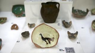 Ani'deki kazılarda bulunan "sırlı seramikler" görücüye çıktı