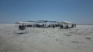 Aksaray'da köy okulu öğrencileri Tuz Gölü'nde hem yarıştı hem doğayla buluştu