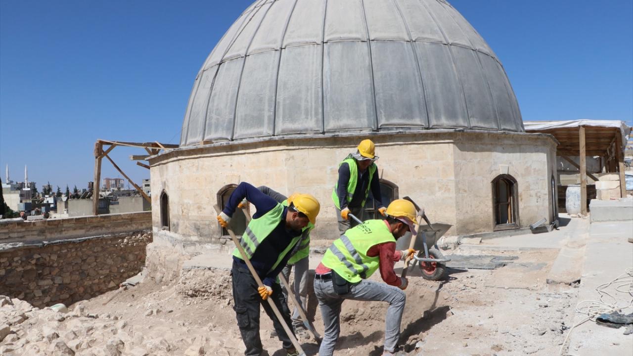 Depremde 22 tarihi eser hasar aldı