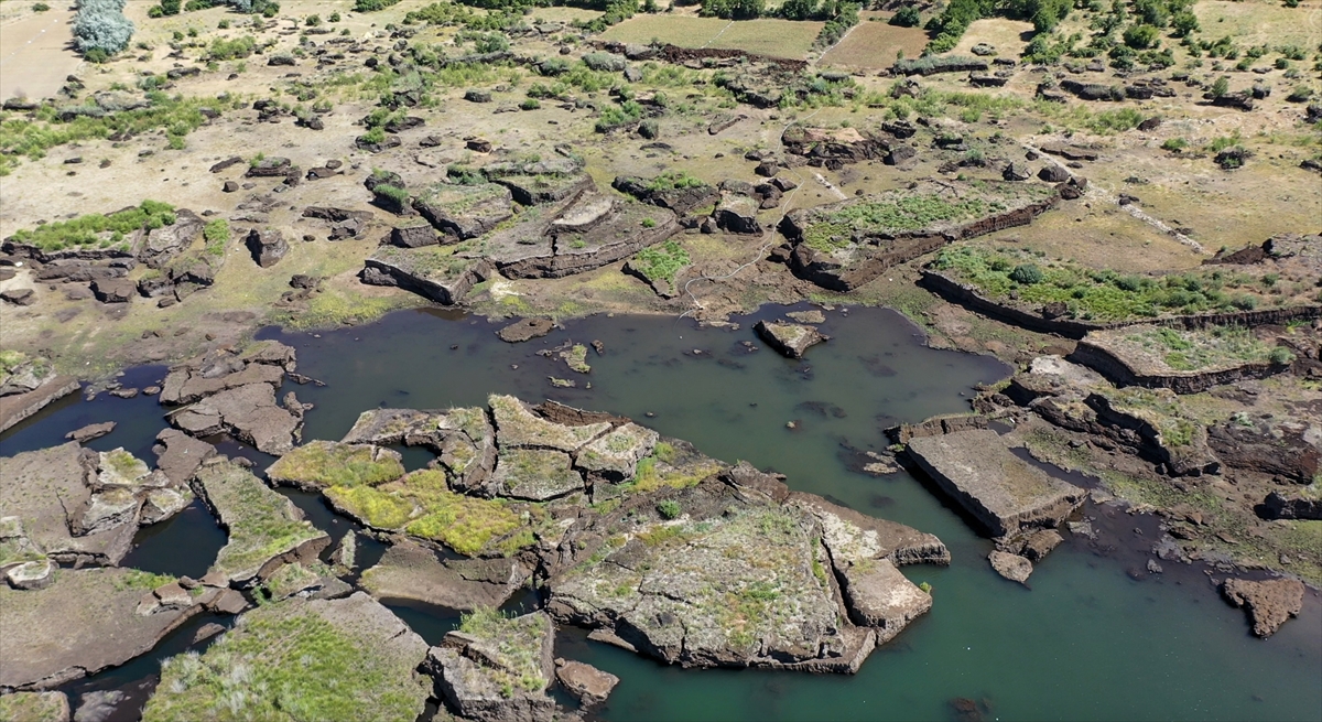 Hedef, tüm yüzen adaları sabitlemek