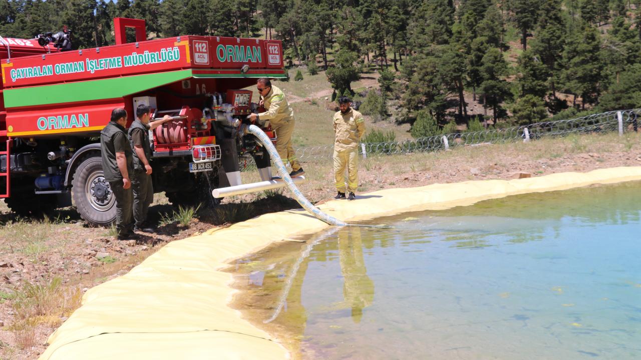 Orman işletme müdürlüklerinde 9 arazöz, 1 su ikmal aracı ve 6 ilk müdahale aracı ile 70 yangın işçisinin bulunduğunu anlatan Karaçay, şöyle konuştu: