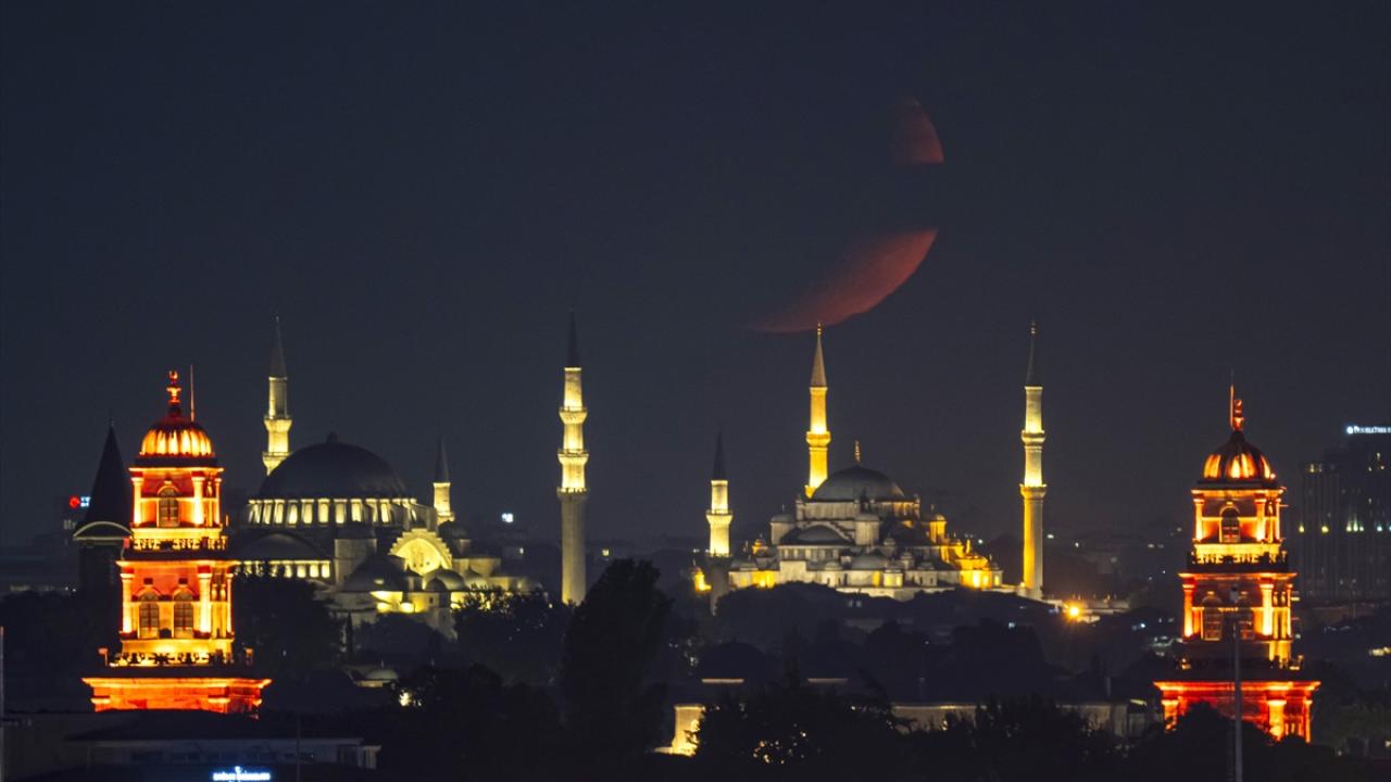 İstanbul'da hilal