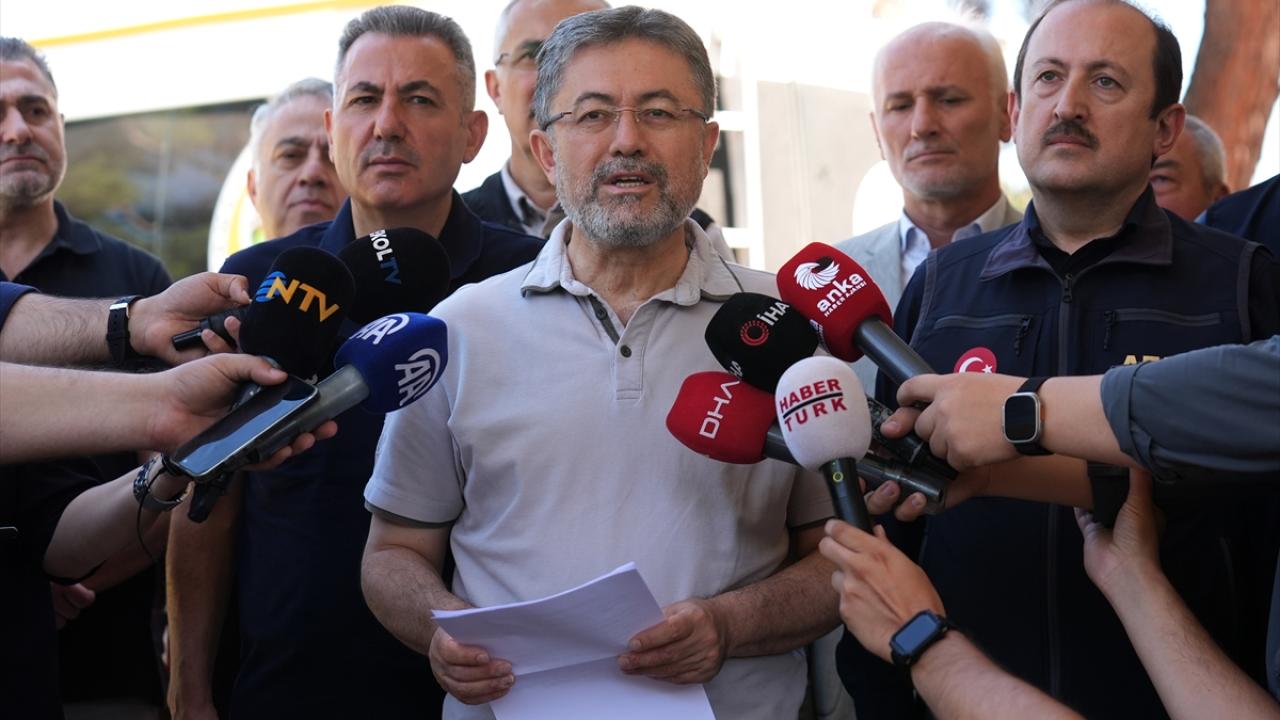 İzmir'de çıkan orman yangınlarına müdahale sürüyor