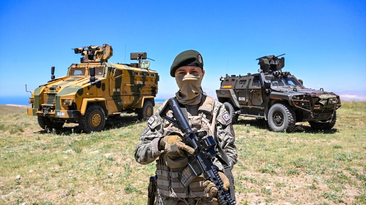 "Ülkemizin ve Van halkının huzur ve güvenliğinin teminatı olmaya devam edeceğiz"