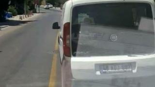 Ambulansa yol vermeyen sürücü kamerada