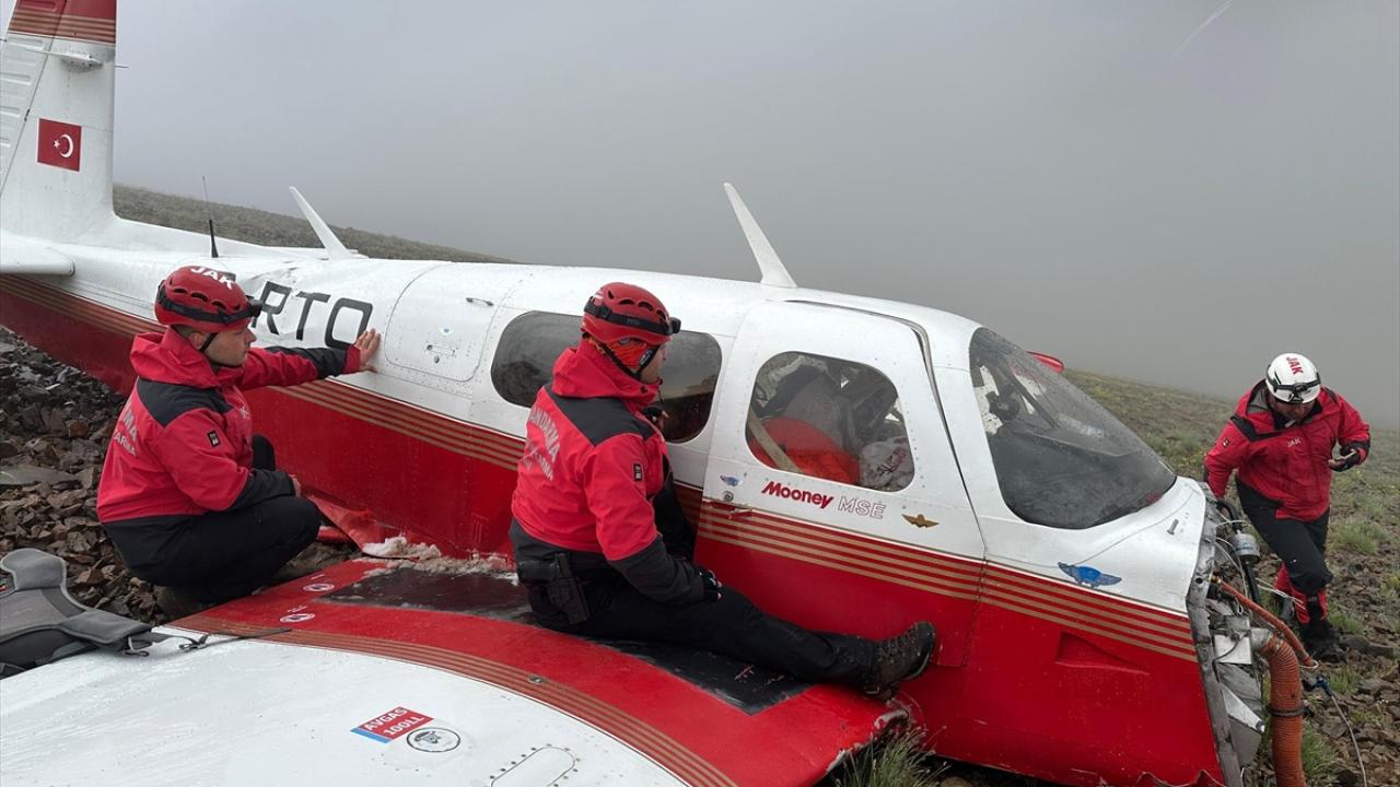 Bakan Yerlikaya`dan düşen uçağa ilişkin paylaşım